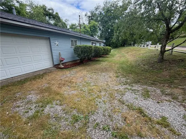 1129 Sunset DR, East Liverpool, OH 43920