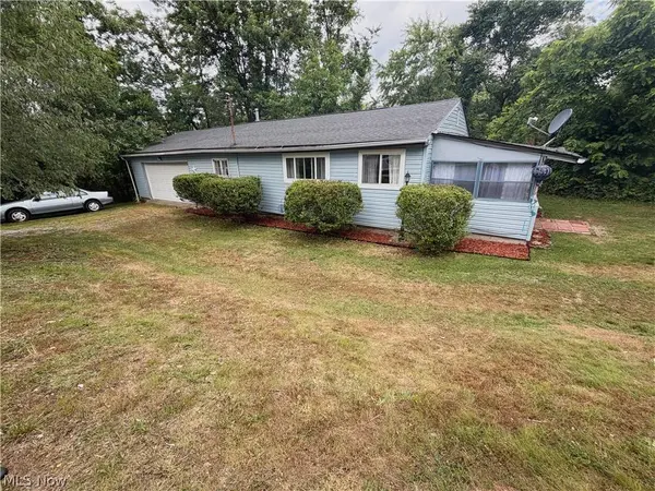1129 Sunset DR, East Liverpool, OH 43920