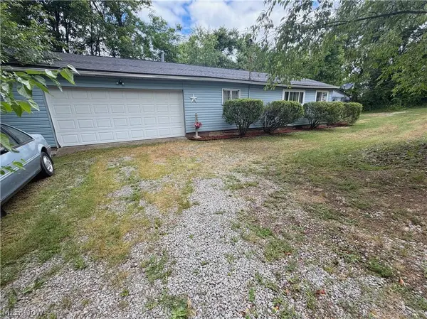 1129 Sunset DR, East Liverpool, OH 43920