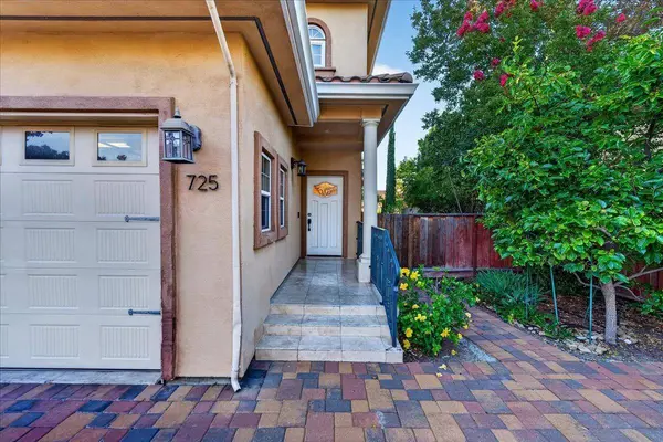 725 W Hacienda AVE, Campbell, CA 95008