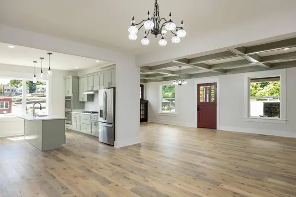 12 Seminole DR, Chattanooga, TN 37411