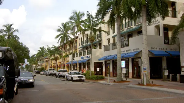 Port Royal vs Aqualane Shores vs Olde Naples: Which Luxury Naples Neighborhood Fits You?