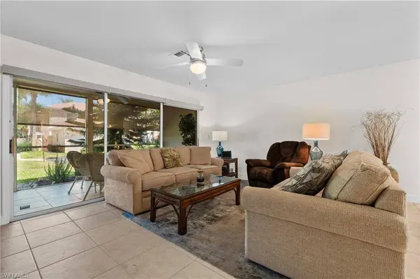 732 Woodshire LN #I5, Naples, FL 34105