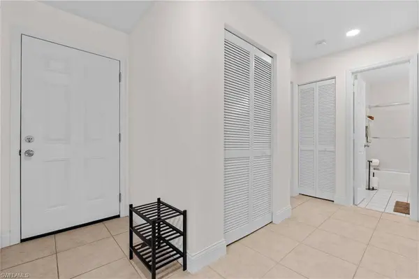 732 Woodshire LN #I5, Naples, FL 34105
