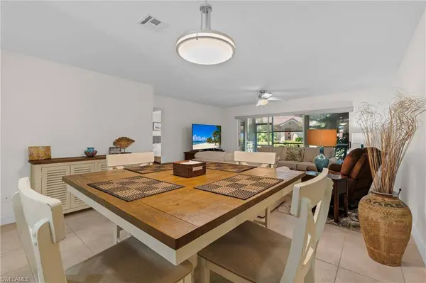 732 Woodshire LN #I5, Naples, FL 34105