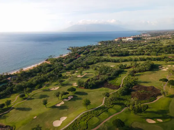 Mauna Kea or Mauna Lani: Choosing the Right Resort Community