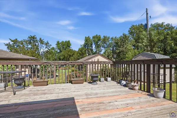 4032 SW 34th ST, Topeka, KS 66614