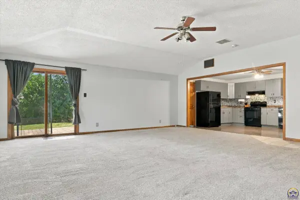 4032 SW 34th ST, Topeka, KS 66614
