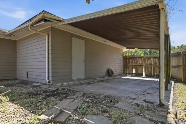 4032 SW 34th ST, Topeka, KS 66614