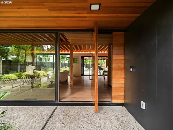 942 S PALATINE HILL RD, Portland, OR 97219