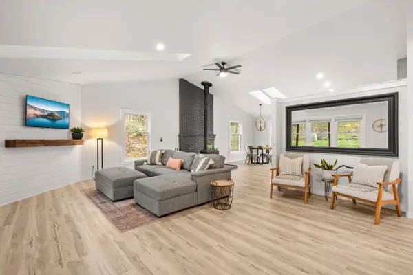 170 Pine Ridge DR, Grants Pass, OR 97527