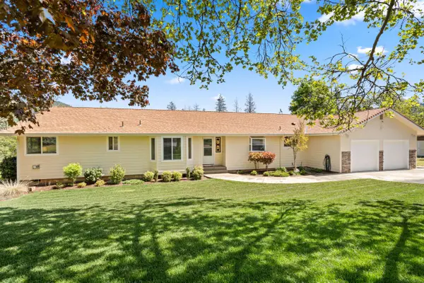405 Crystal DR, Grants Pass, OR 97527