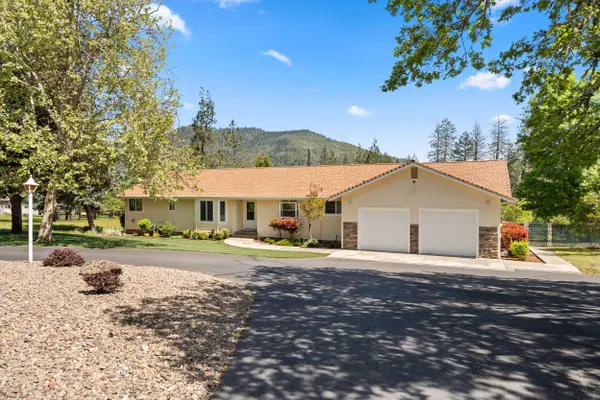 405 Crystal DR, Grants Pass, OR 97527