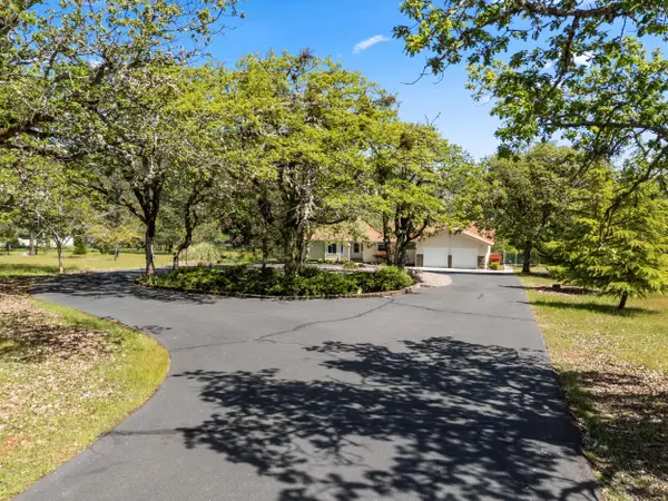 405 Crystal DR, Grants Pass, OR 97527