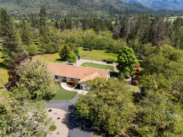 405 Crystal DR, Grants Pass, OR 97527