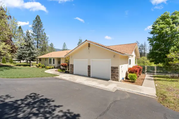 405 Crystal DR, Grants Pass, OR 97527