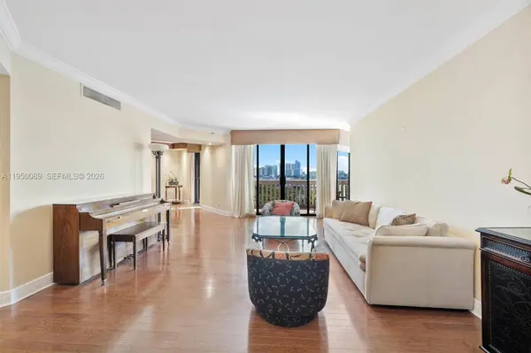 1000 E Island Blvd #803, Aventura, FL 33160