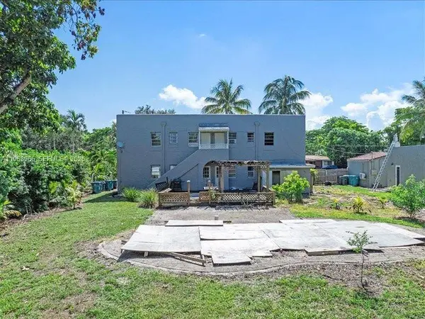 11402 NE 8th Ct, Biscayne Park, FL 33161