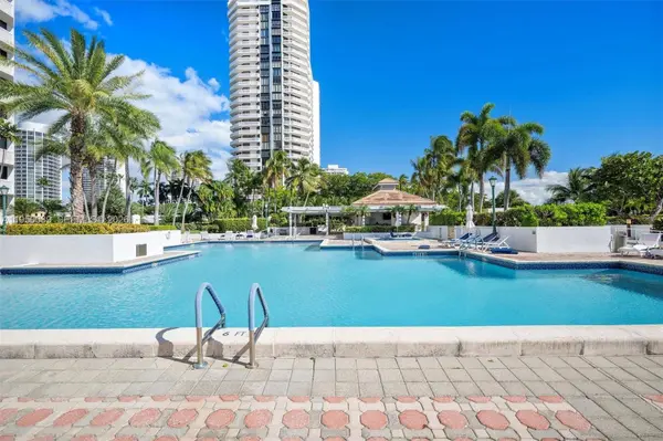 1000 E Island Blvd #803, Aventura, FL 33160