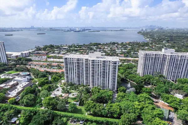 1000 Quayside Ter #411, Miami, FL 33138