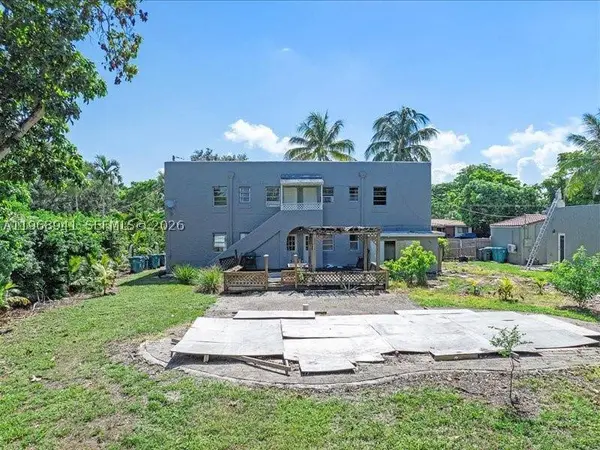 11402 NE 8th Ct, Biscayne Park, FL 33161