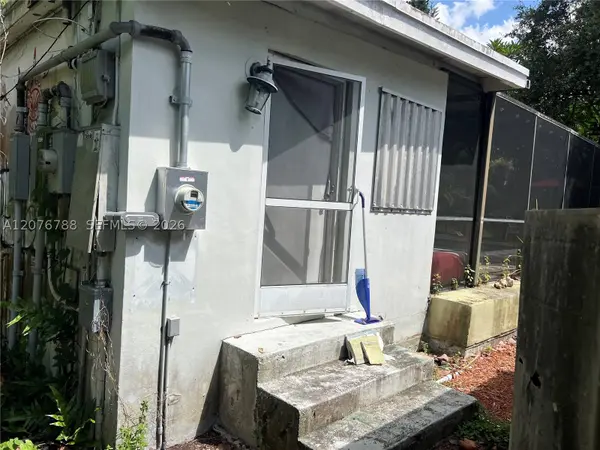 11429 NE 11th Pl, Biscayne Park, FL 33161