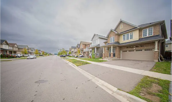 122 Longboat Run West, Brantford, ON N3T 0P3