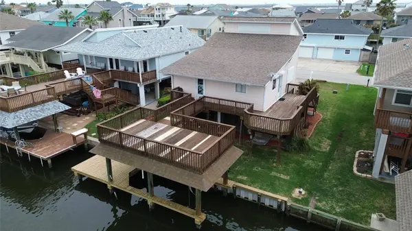 1031 Redfish ST, Bayou Vista, TX 77563
