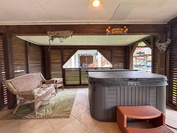 1031 Redfish ST, Bayou Vista, TX 77563