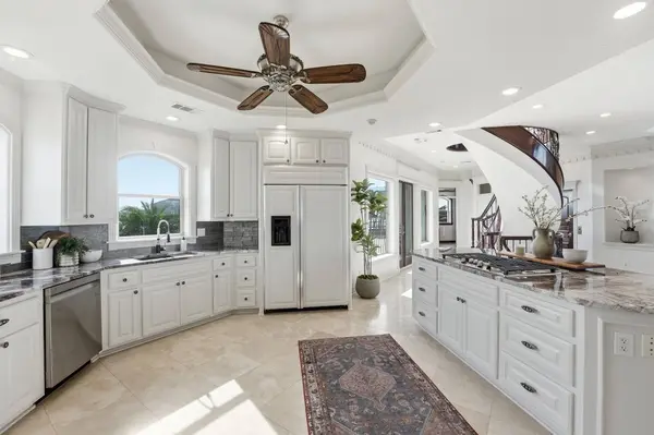 19 Marathon, Hitchcock, TX 77563