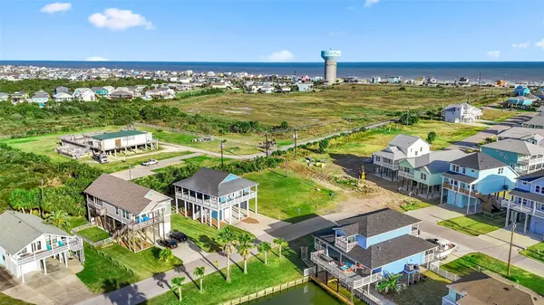 3935 Laguna DR, Galveston, TX 77554