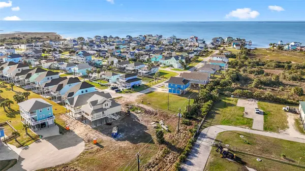 3935 Laguna DR, Galveston, TX 77554
