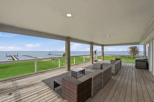 7712 Channelview DR, Galveston, TX 77554