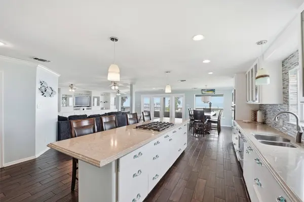 7712 Channelview DR, Galveston, TX 77554