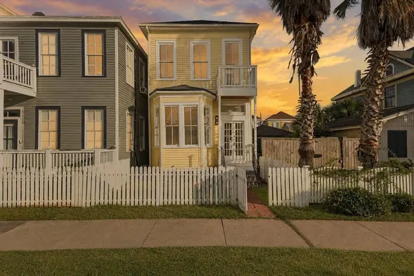 1607 Market ST, Galveston, TX 77550