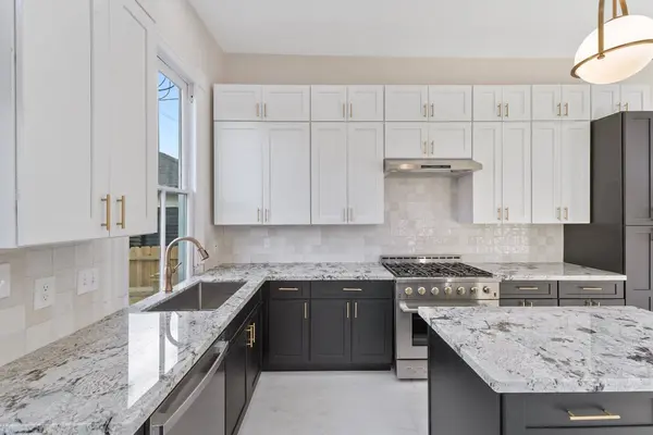1607 Market ST, Galveston, TX 77550