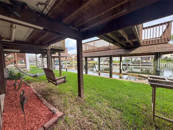 1031 Redfish ST, Bayou Vista, TX 77563