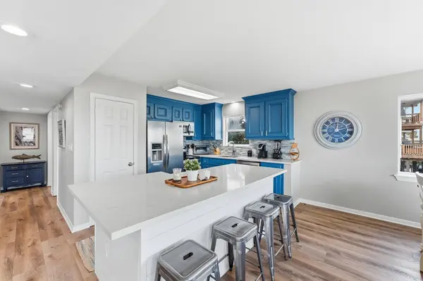 223 Kona DR, Tiki Island, TX 77554