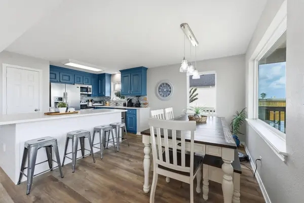 223 Kona DR, Tiki Island, TX 77554