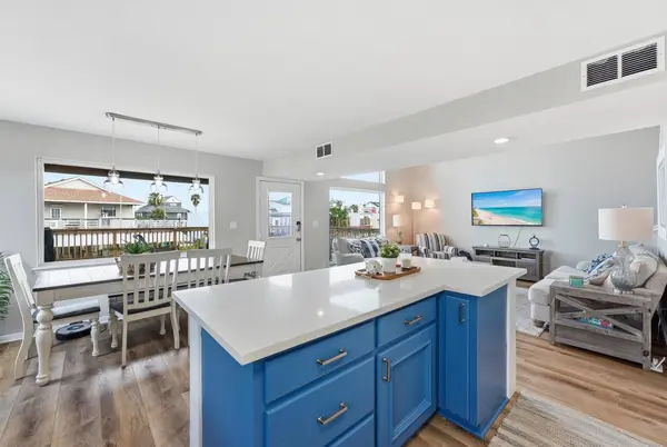 223 Kona DR, Tiki Island, TX 77554