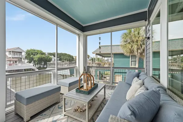 12728 E Conquistador, Galveston, TX 77554
