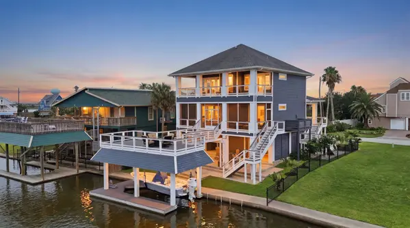 12728 E Conquistador, Galveston, TX 77554