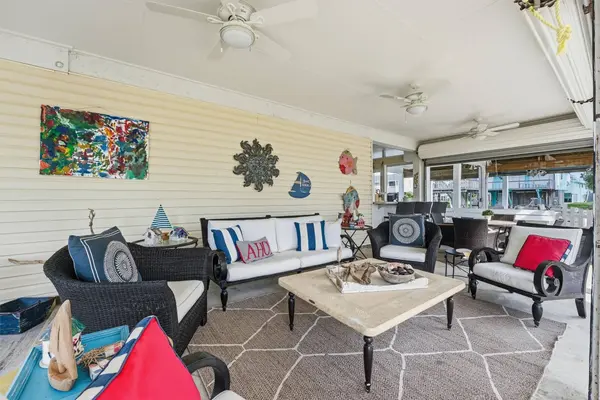 16635 Jamaica Cove RD, Jamaica Beach, TX 77554