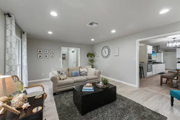 9 S Shore DR, Galveston, TX 77551
