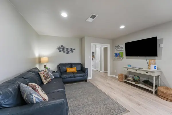9 S Shore DR, Galveston, TX 77551