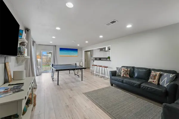 9 S Shore DR, Galveston, TX 77551
