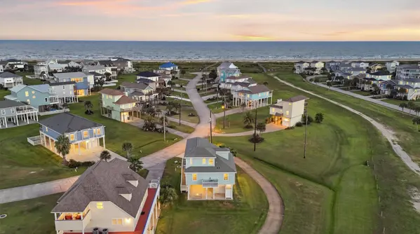 25246 Intrepid LN, Galveston, TX 77554