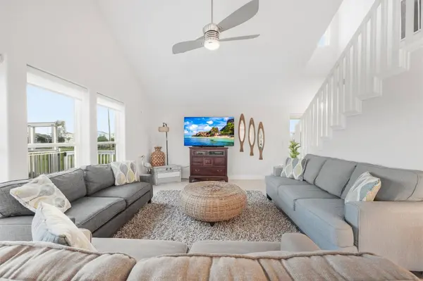 25246 Intrepid LN, Galveston, TX 77554