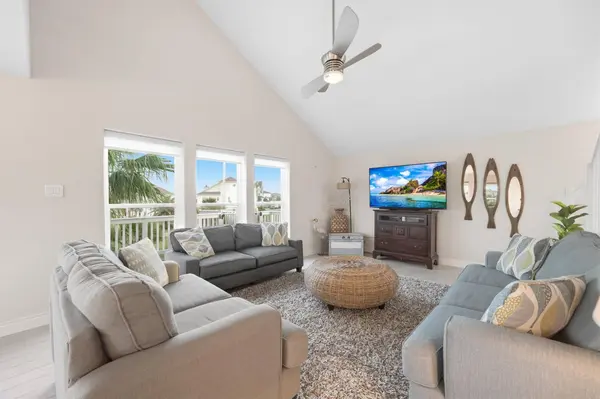 25246 Intrepid LN, Galveston, TX 77554