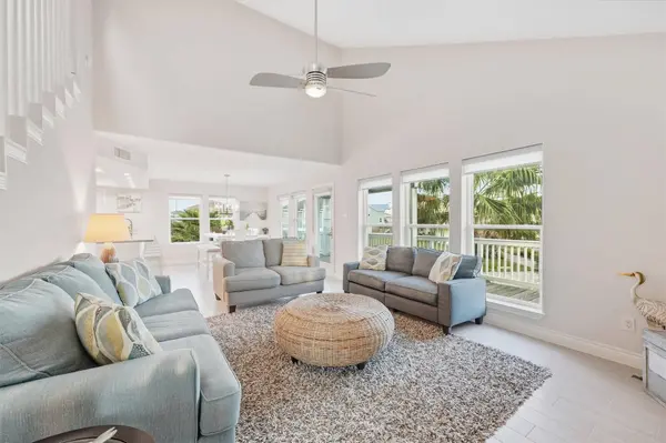 25246 Intrepid LN, Galveston, TX 77554